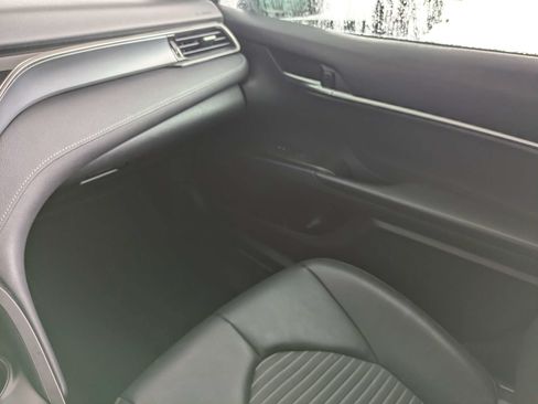 Used 2023 Toyota Camry SE FWD image 9