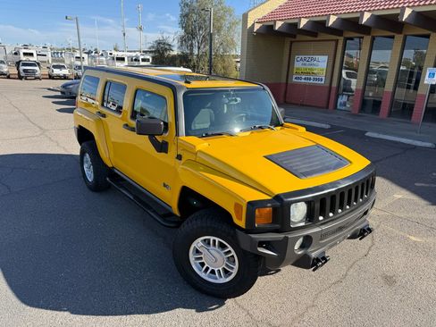 Used 2007 HUMMER H3 image 2