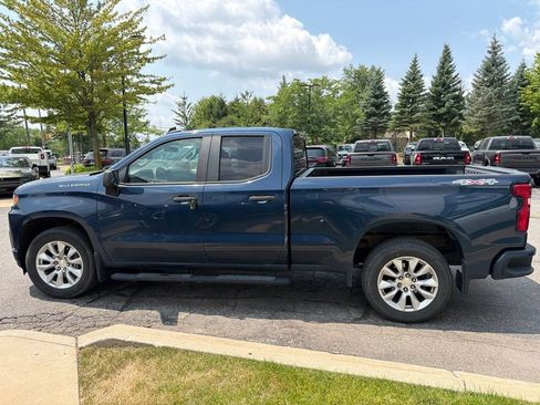 Used 2020 Chevrolet Silverado 1500 Custom w/ Custom Value Package AWD/4WD image 5