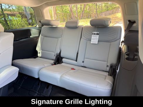 Used 2026 Ford Expedition Platinum w/ Platinum Ultimate Package AWD/4WD image 28