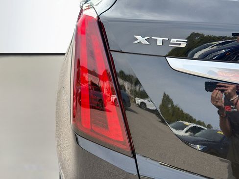 Used 2021 Cadillac XT5 Luxury image 11