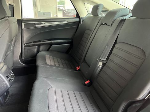 Used 2020 Ford Fusion SE FWD image 21