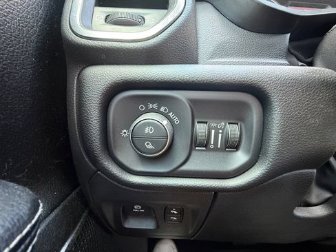 Used 2022 RAM 1500 Laramie AWD/4WD image 19