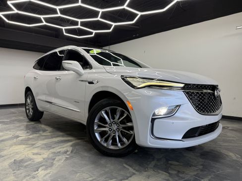Used 2023 Buick Enclave Avenir image 7