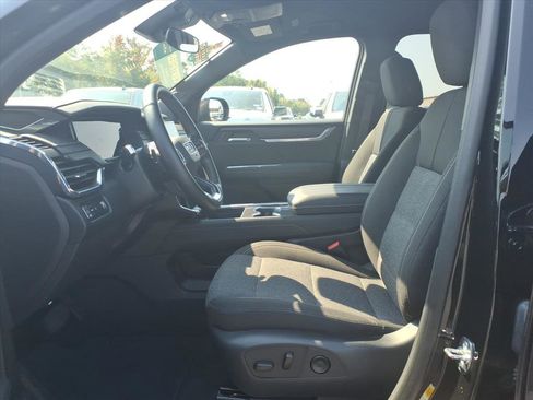 Used 2025 GMC Acadia Elevation image 18