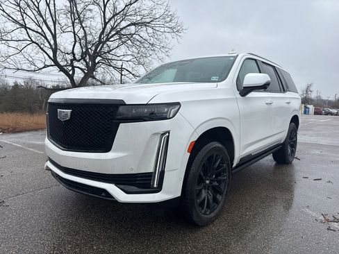 Used 2023 Cadillac Escalade Sport Platinum w/ LPO, ONYX Package image 4