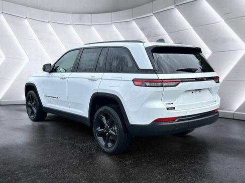 New 2025 Jeep Grand Cherokee Altitude AWD/4WD image 4