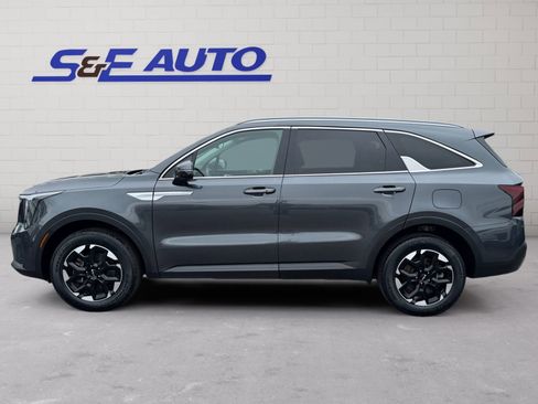 Used 2024 Kia Sorento S AWD/4WD image 2