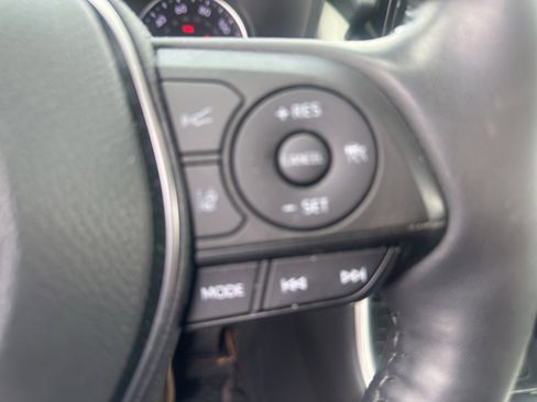 Used 2022 Toyota RAV4 XLE Premium image 12