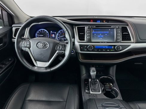 Used 2019 Toyota Highlander XLE AWD/4WD image 22