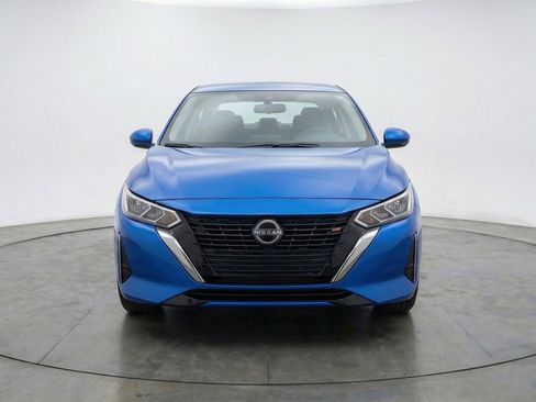 Used 2025 Nissan Sentra SV image 2