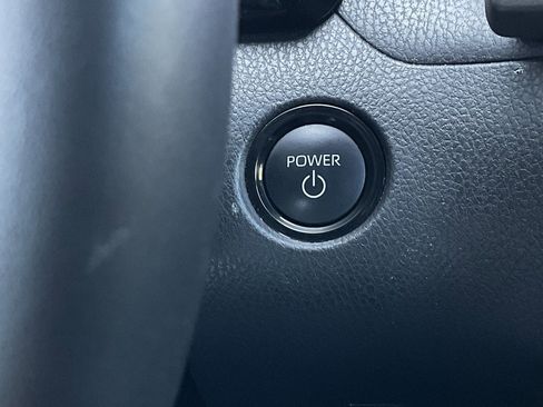 Used 2025 Toyota Camry SE image 32