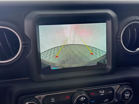 Used 2023 Jeep Wrangler Sahara image 22