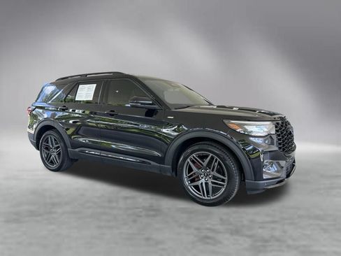 Used 2026 Ford Explorer ST-Line w/ ST-Line Street Pack RWD image 2