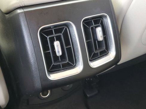 Used 2023 Kia Sorento EX image 12