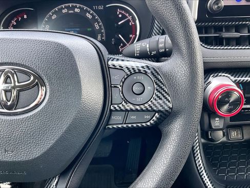 Used 2025 Toyota RAV4 XLE image 25