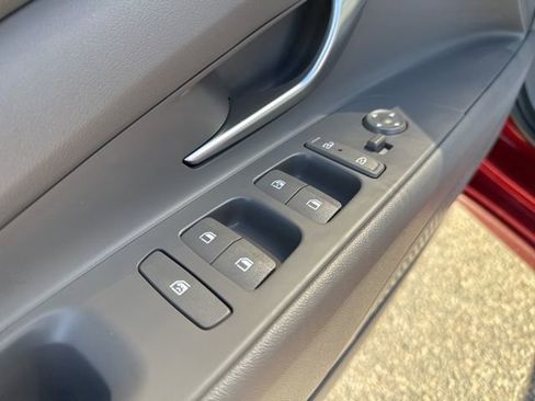 Used 2024 Hyundai Elantra SEL image 12