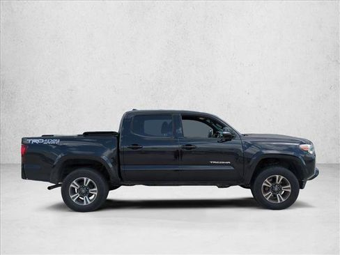 Used 2019 Toyota Tacoma TRD Sport AWD/4WD image 4