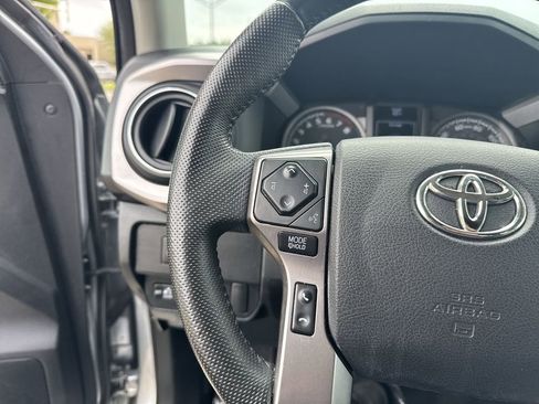 Used 2022 Toyota Tacoma SR5 RWD image 17