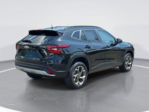 Used 2024 Chevrolet Trax LT w/ Driver Confidence Package FWD image 5