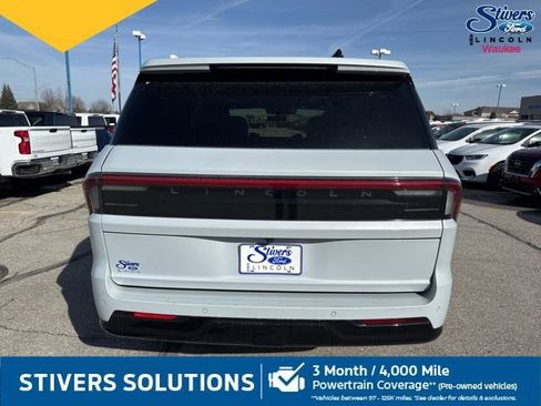 Used 2025 Lincoln Navigator Reserve w/ Jet Appearance Package image 6