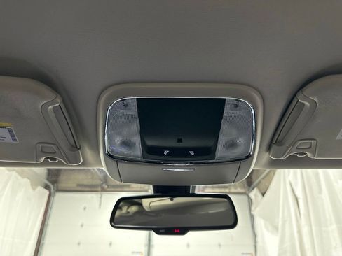 Used 2019 Chrysler 300 Touring RWD image 38