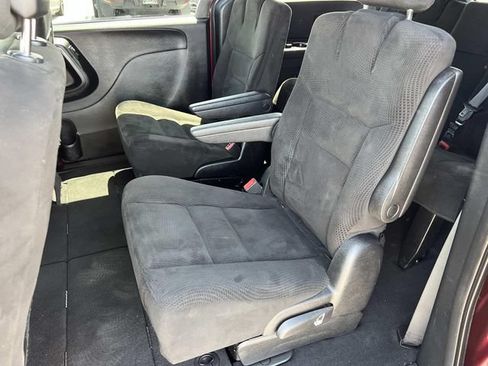 Used 2017 Dodge Grand Caravan SE FWD image 12