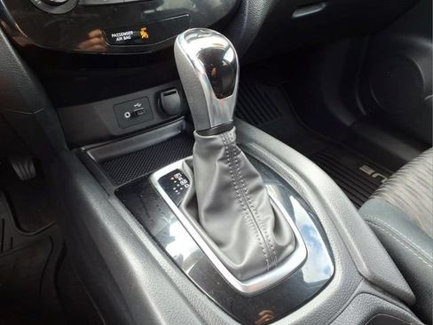 Used 2018 Nissan Rogue SV AWD/4WD image 17