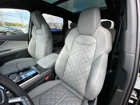 New 2026 Audi SQ7 Premium Plus image 32