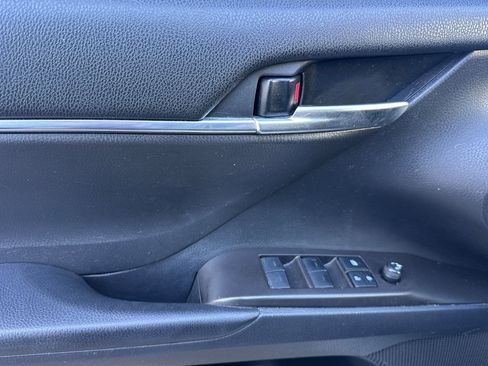 Used 2021 Toyota Camry SE FWD image 11