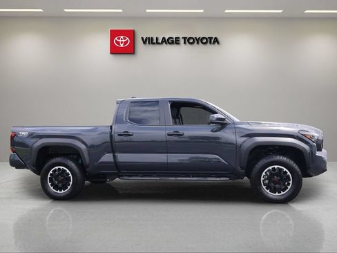 Certified 2025 Toyota Tacoma TRD Off-Road AWD/4WD image 6