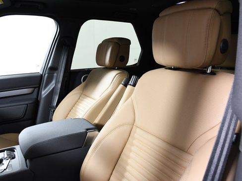 New 2026 Land Rover Discovery Limited Edition image 17