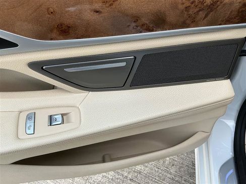 Used 2017 BMW 740i xDrive image 28