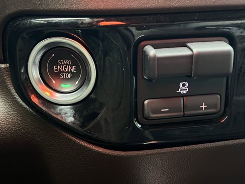 Used 2025 GMC Sierra 2500 SLT w/ Texas SLT Premium Package image 16