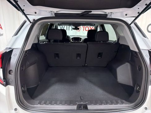 Used 2024 GMC Terrain SLE image 15