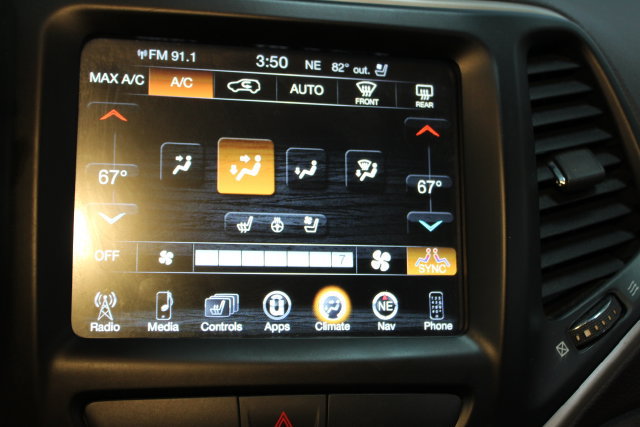 Used 2018 Jeep Cherokee Trailhawk AWD/4WD image 26