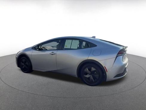 Used 2025 Toyota Prius LE image 9