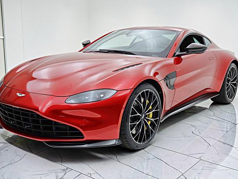Used 2023 Aston Martin V8 Vantage Coupe RWD image 2