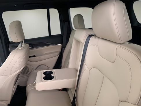 Used 2025 Jeep Grand Cherokee Limited image 57