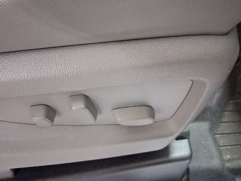 Used 2017 Chevrolet Suburban LT image 22