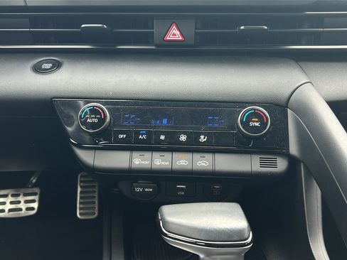 Used 2025 Hyundai Elantra Sport FWD image 13