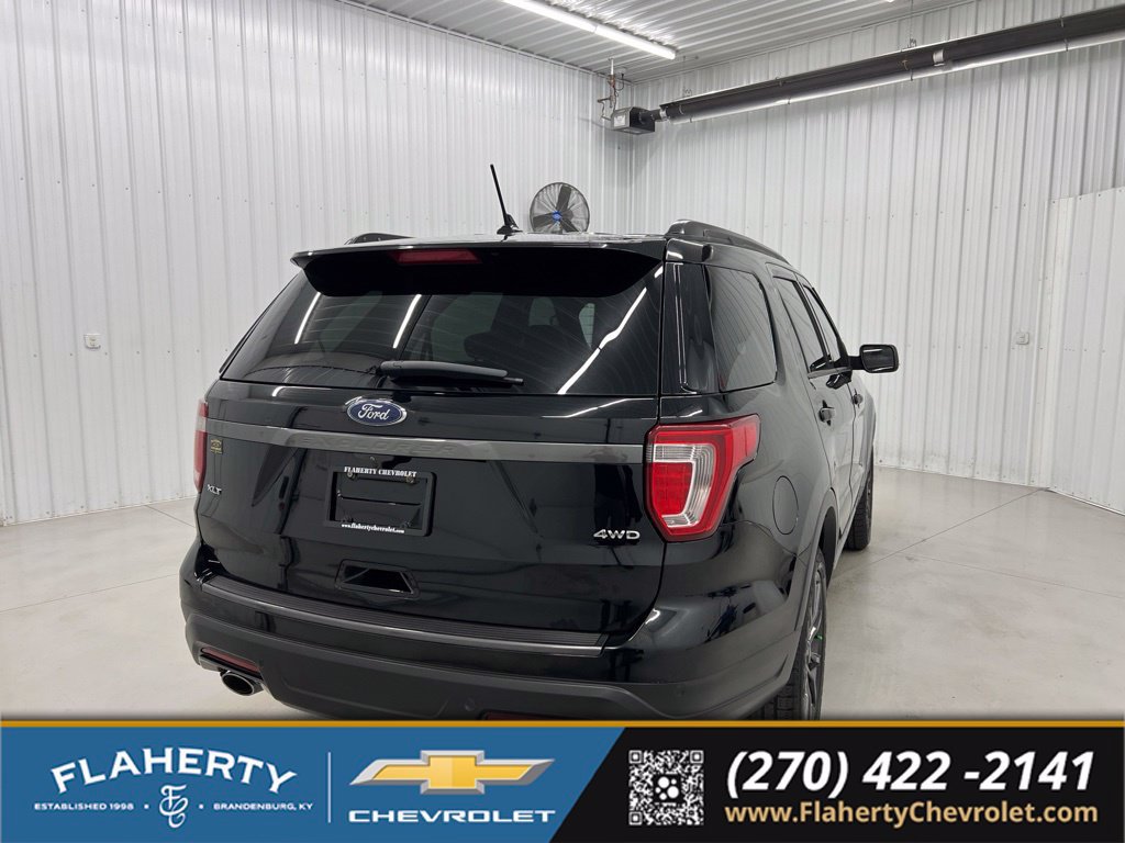 Used 2018 Ford Explorer XLT w/ Equipment Group 202A AWD/4WD image 3