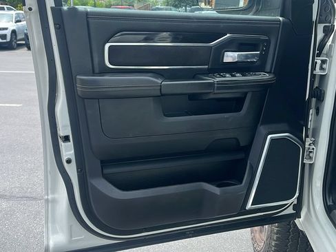 Used 2022 RAM 3500 Laramie AWD/4WD image 9