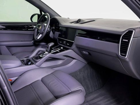 Used 2023 Porsche Cayenne image 7