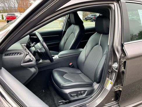 Used 2023 Toyota Camry SE image 10