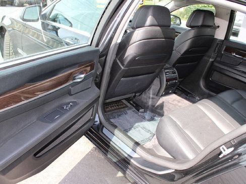 Used 2011 BMW 740Li image 9