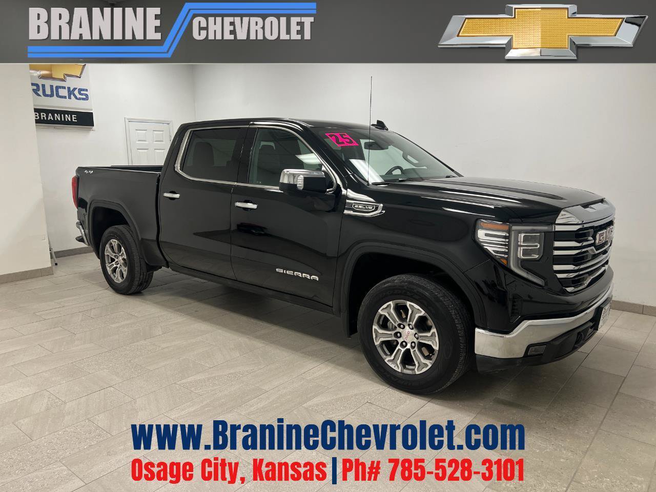 Used 2025 GMC Sierra 1500 SLT AWD/4WD image 1