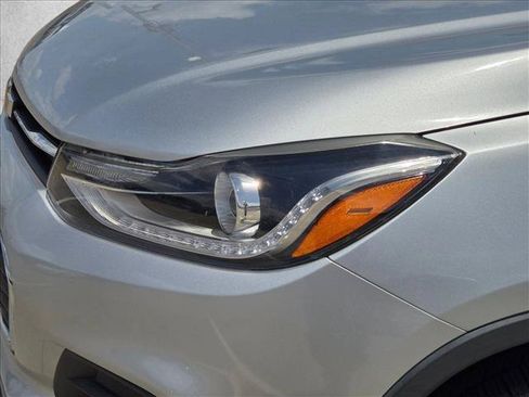 Used 2017 Chevrolet Trax LT w/ LT Convenience Package AWD/4WD image 7