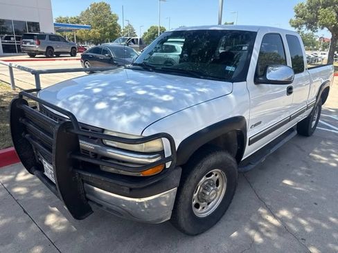 Used 1999 Chevrolet Silverado 2500 LS w/ Firm Ride Suspension Pkg AWD/4WD image 2