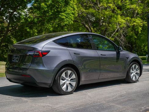 Used 2021 Tesla Model Y Long Range AWD/4WD image 7